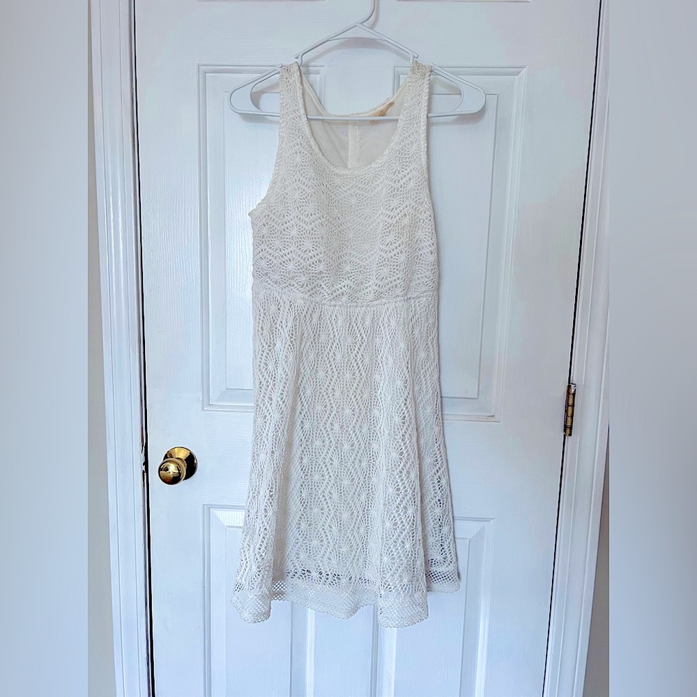 White Lace Dress with Cute Button Back 🤍 Hem & Thread Size Small 🤍